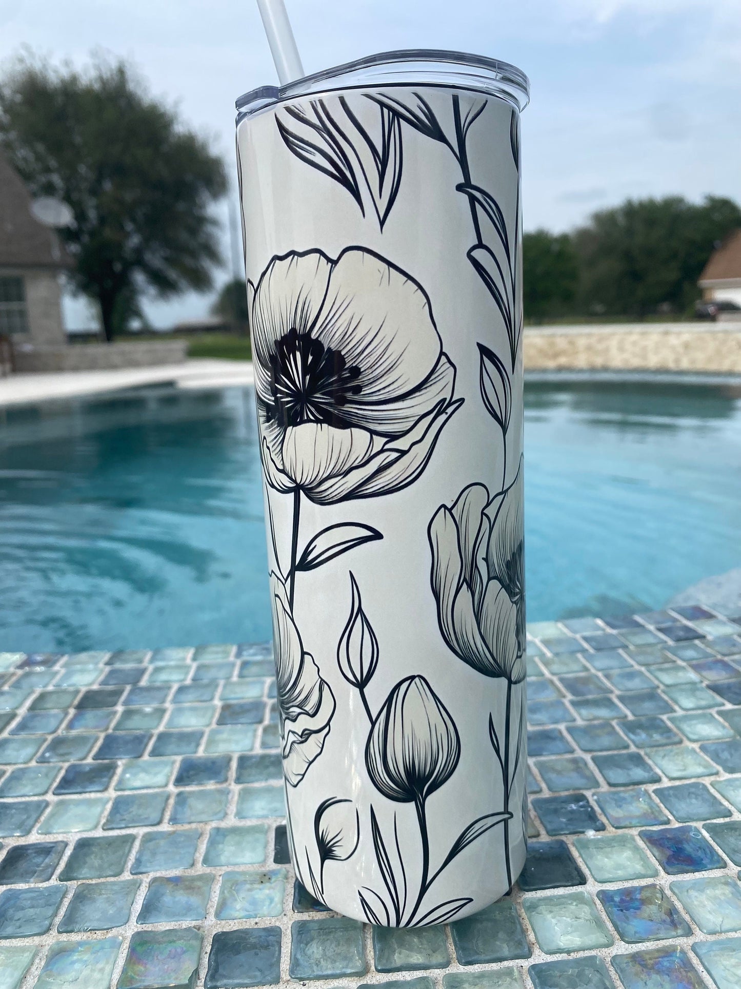 White and black water bottle and tumbler. 20 oz tumbler. Flower tumbler.