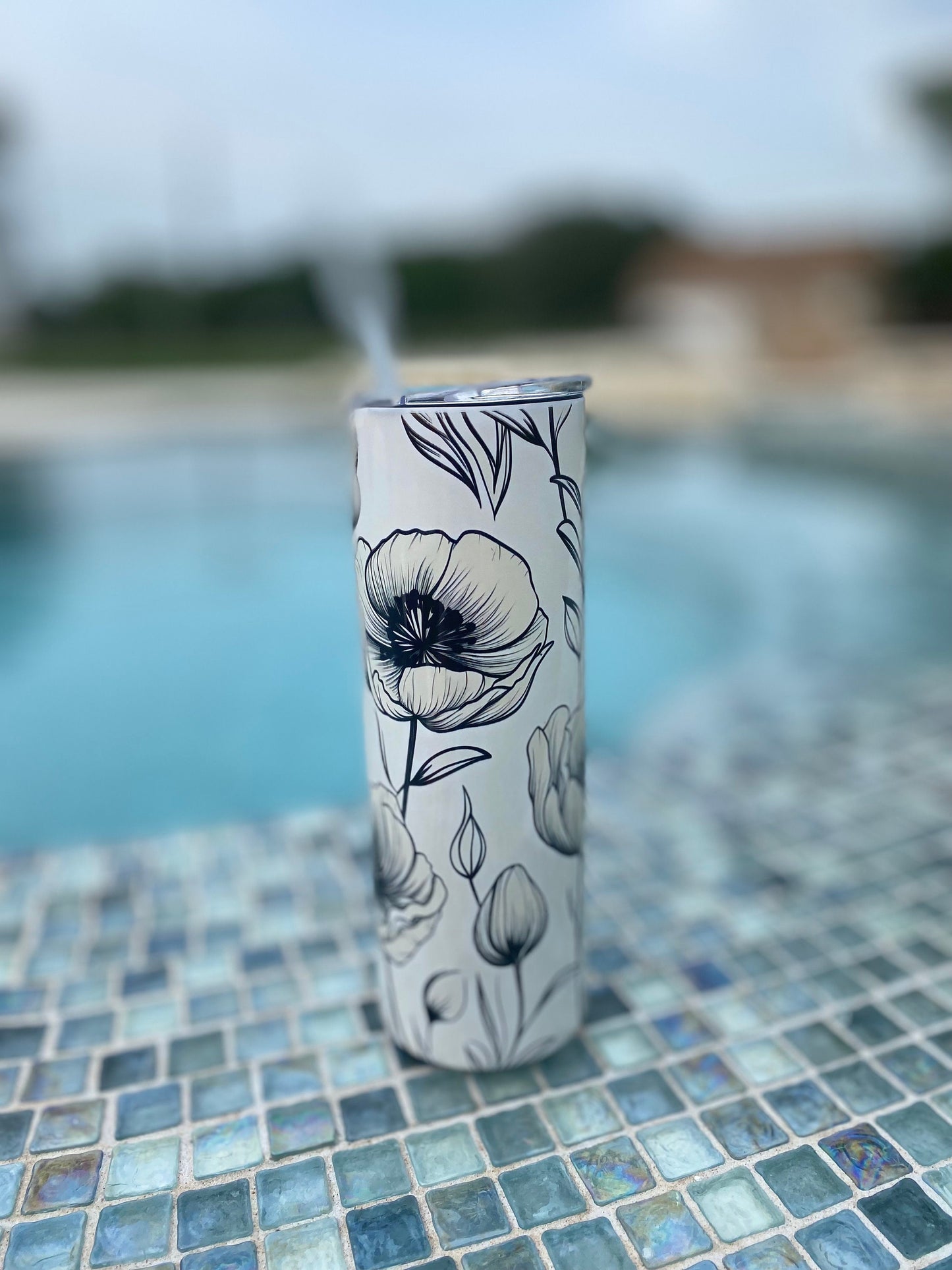 White and black water bottle and tumbler. 20 oz tumbler. Flower tumbler.