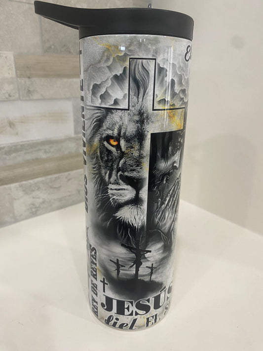 Bible verse tumbler in Spanish. Inspirational Bible verses. Personalized Christian water bottle. Spanish Bible tumbler.